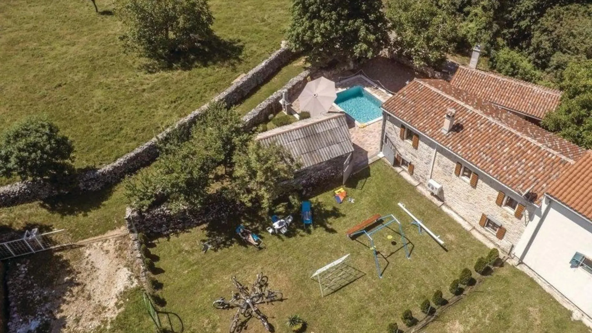 Wunderschoenes Ferienhaus In Matijasi Mit Grosser Terrasse location
