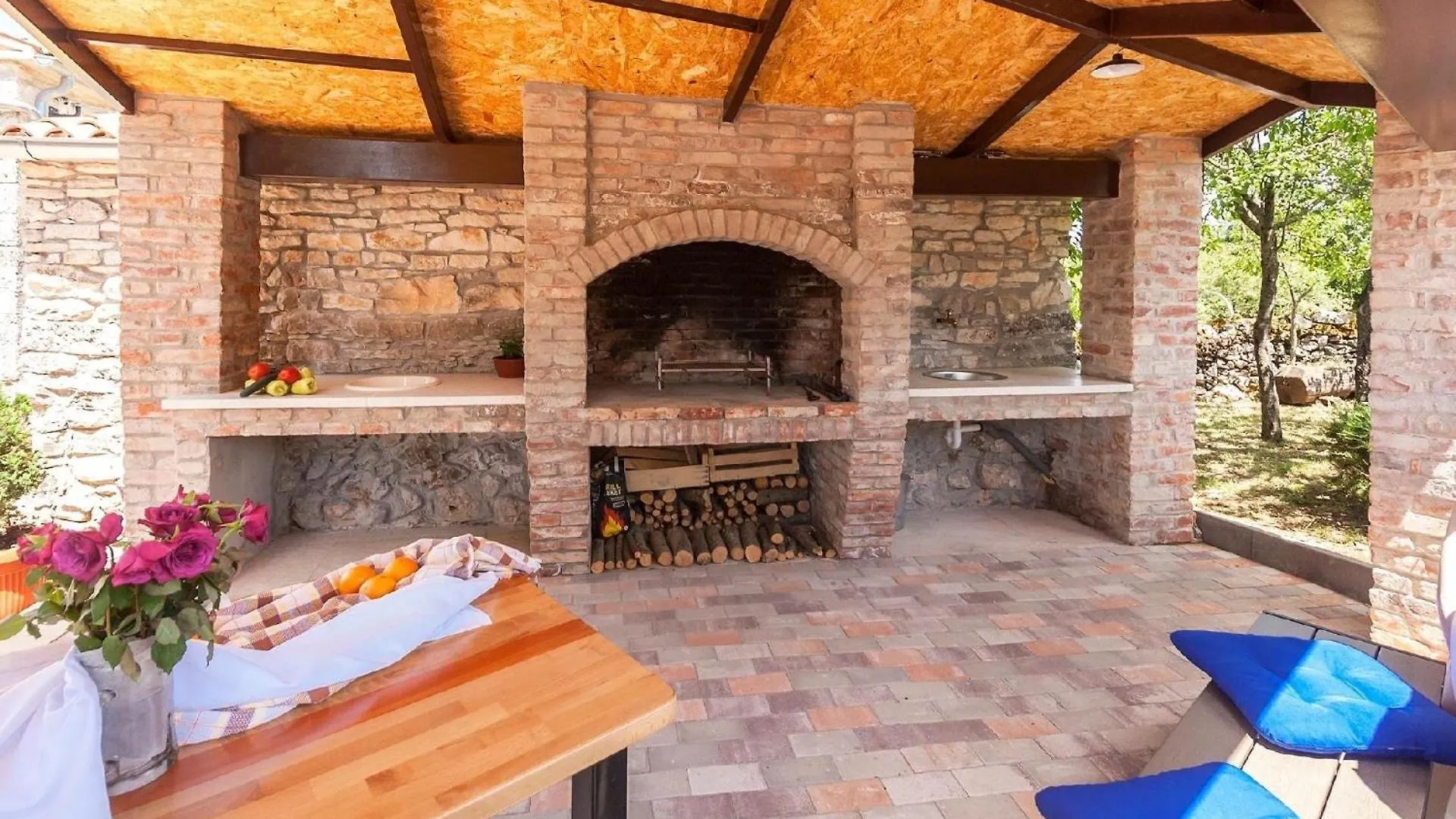 Wunderschoenes Ferienhaus In Matijasi Mit Grosser Terrasse Zminj Holiday home