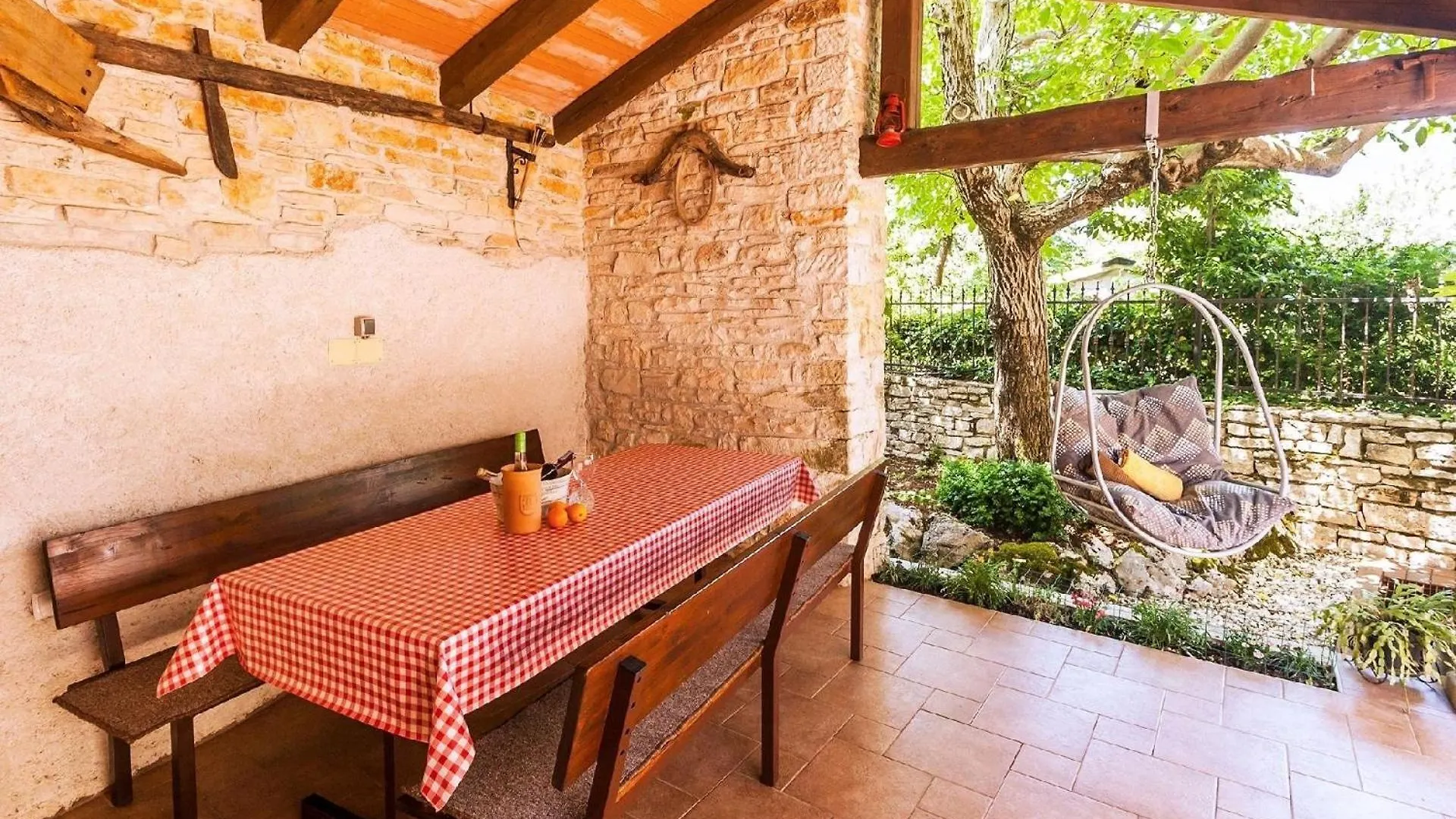 Wunderschoenes Ferienhaus In Matijasi Mit Grosser Terrasse Zminj