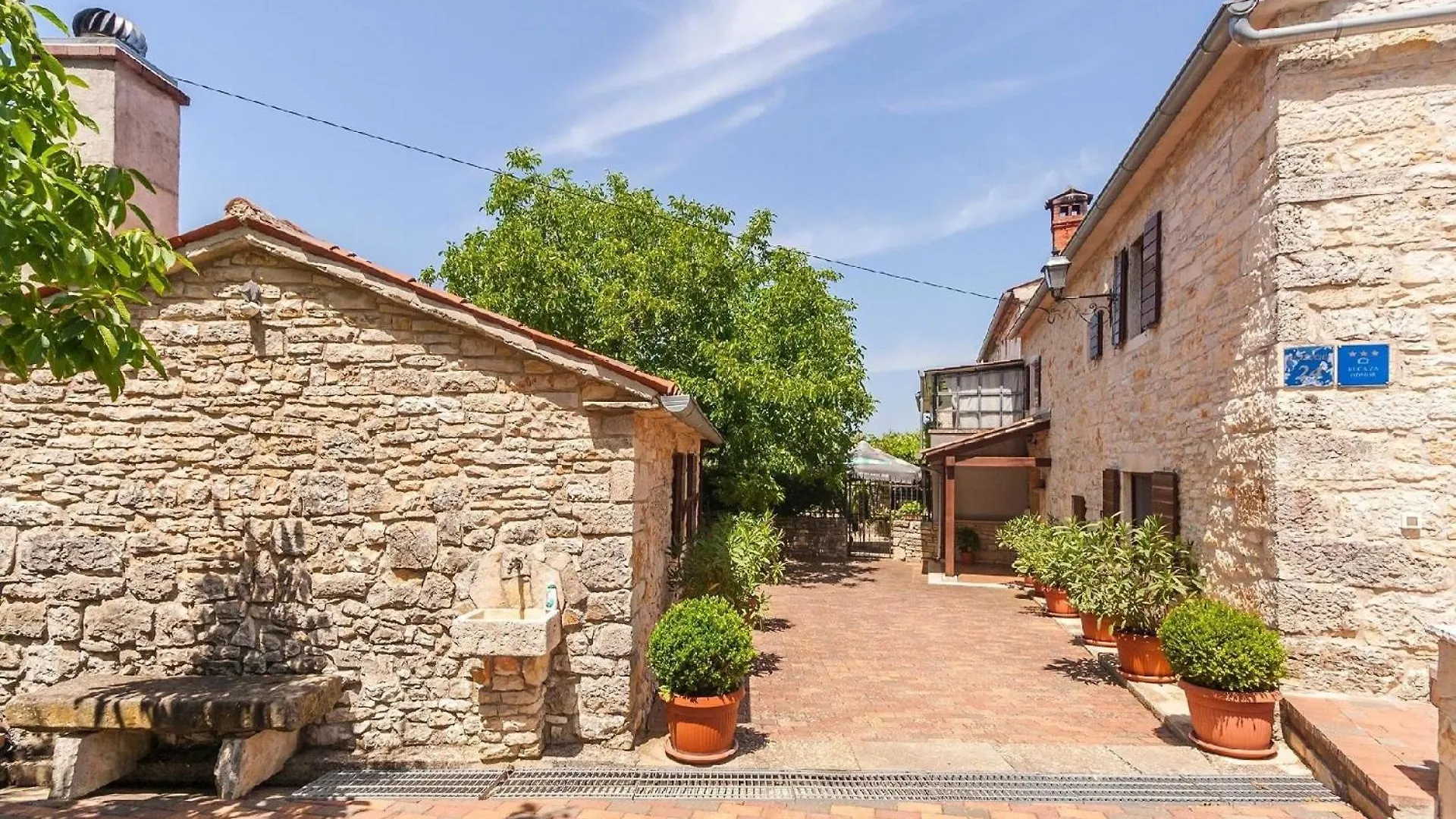 Wunderschoenes Ferienhaus In Matijasi Mit Grosser Terrasse Zminj