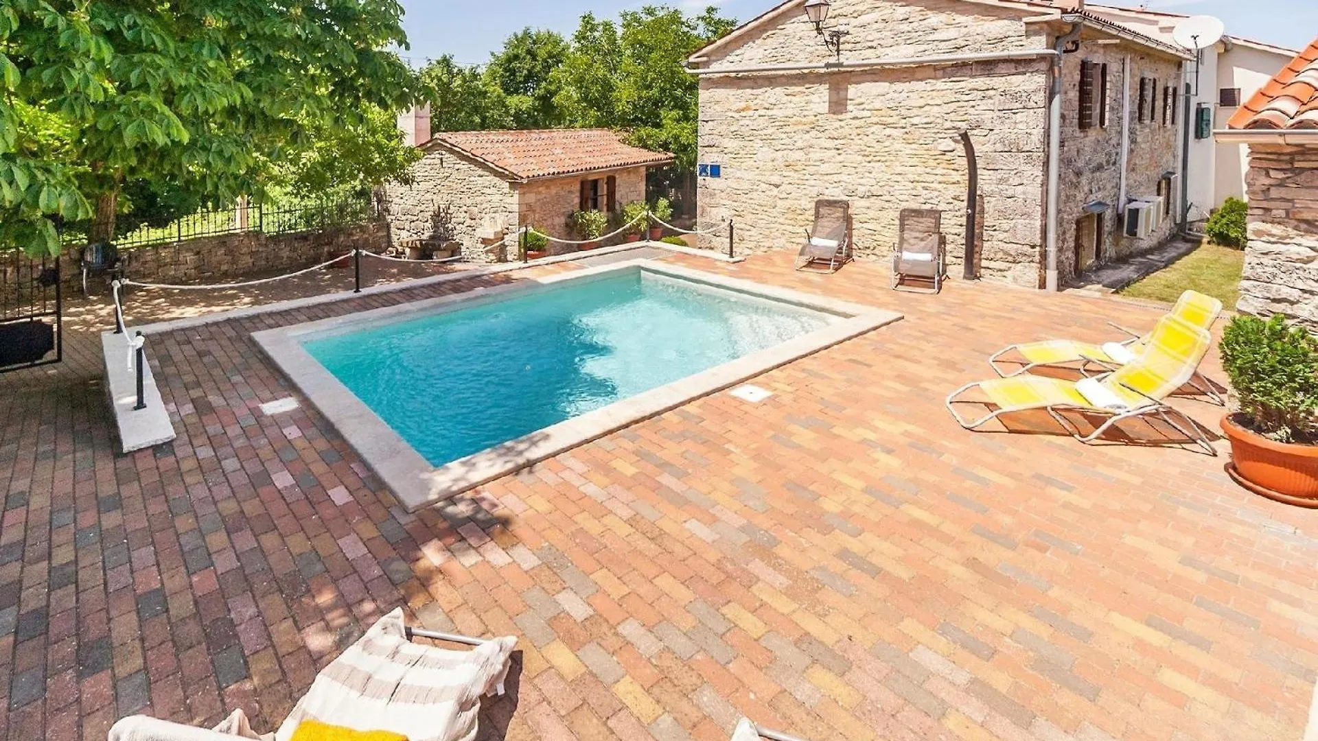 Holiday home Wunderschoenes Ferienhaus In Matijasi Mit Grosser Terrasse Zminj