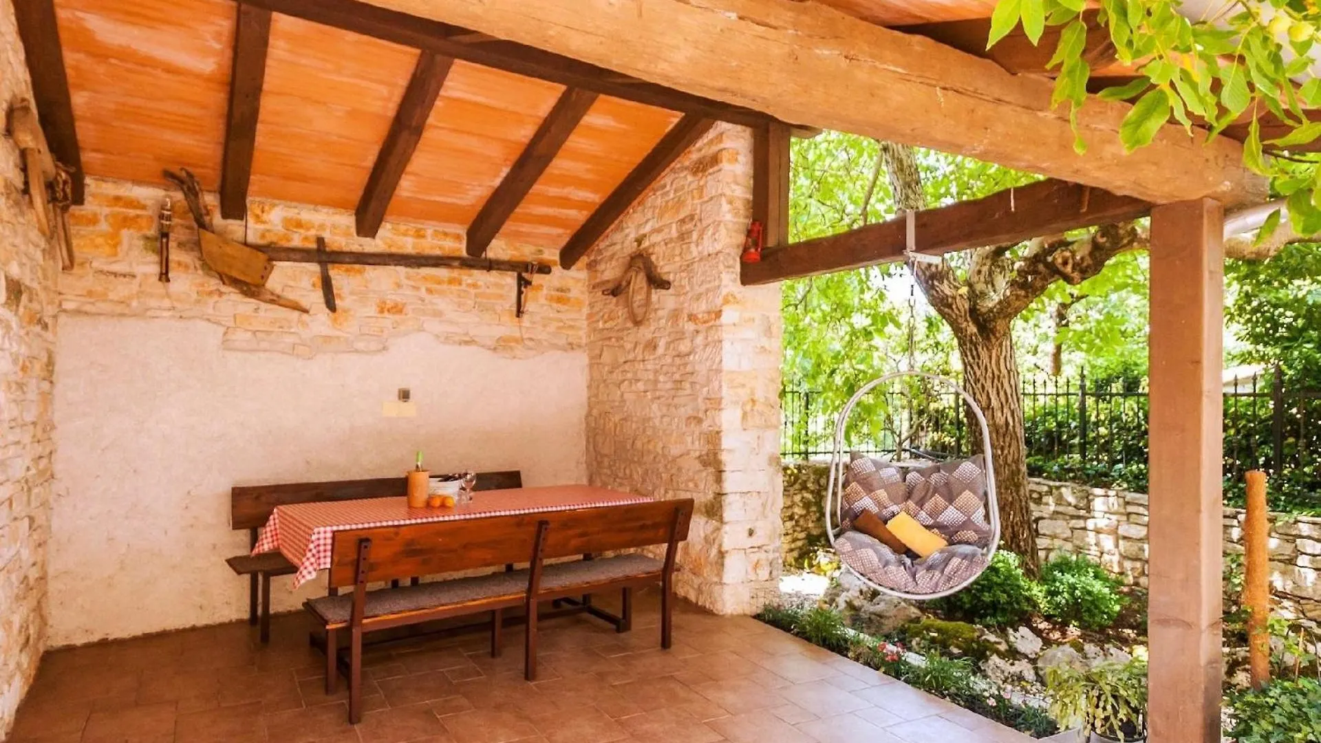 Wunderschoenes Ferienhaus In Matijasi Mit Grosser Terrasse Zminj Holiday home
